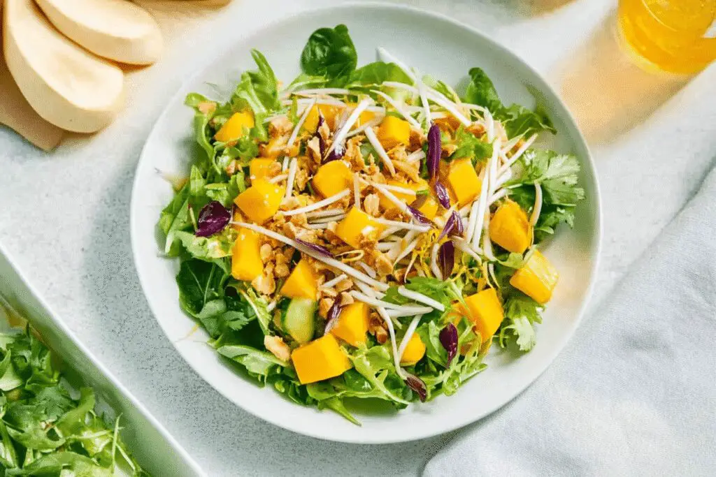 Salade thaïe aux crevettes mangue